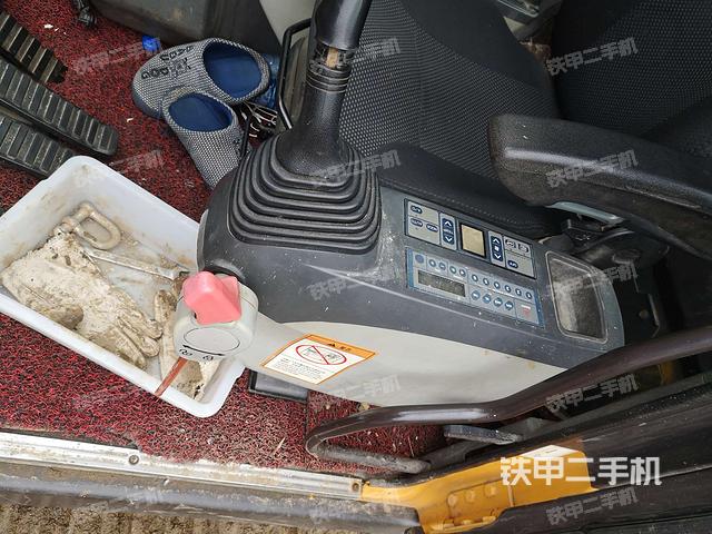 座椅左侧控制台/音响/含左手柄（驾驶室部分）