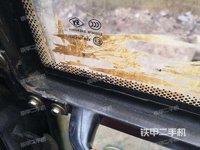 后窗玻璃角标（驾驶室部分）