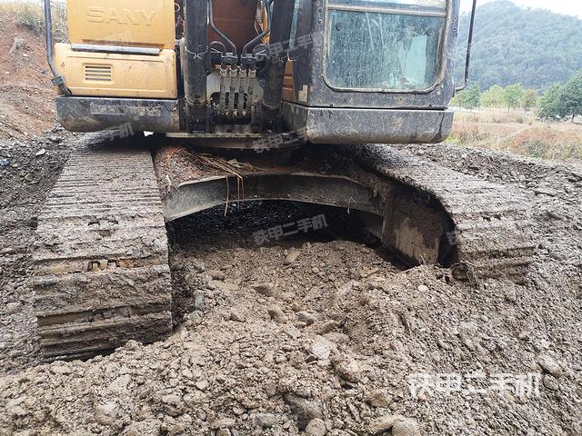 转盘和下车架正前（工作和回转装置）