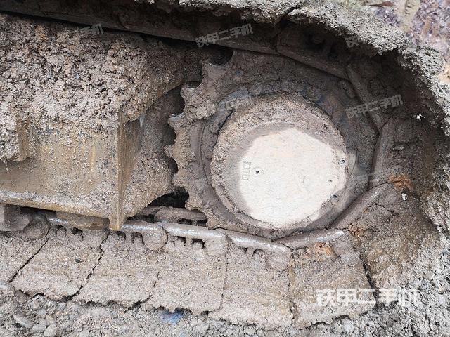 右驱动轮（行走机构）