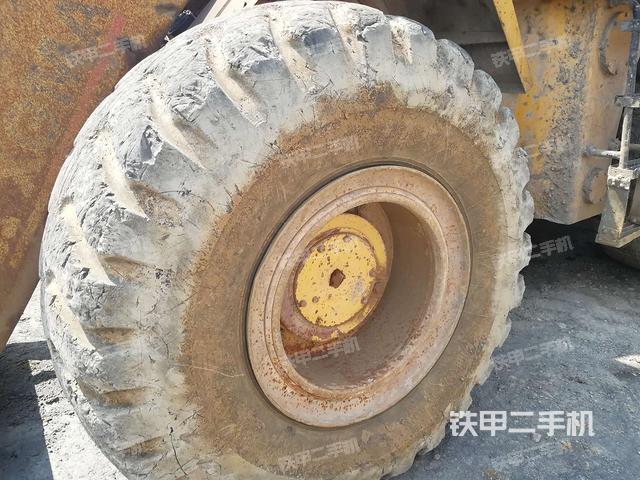 右前轮（行走机构）