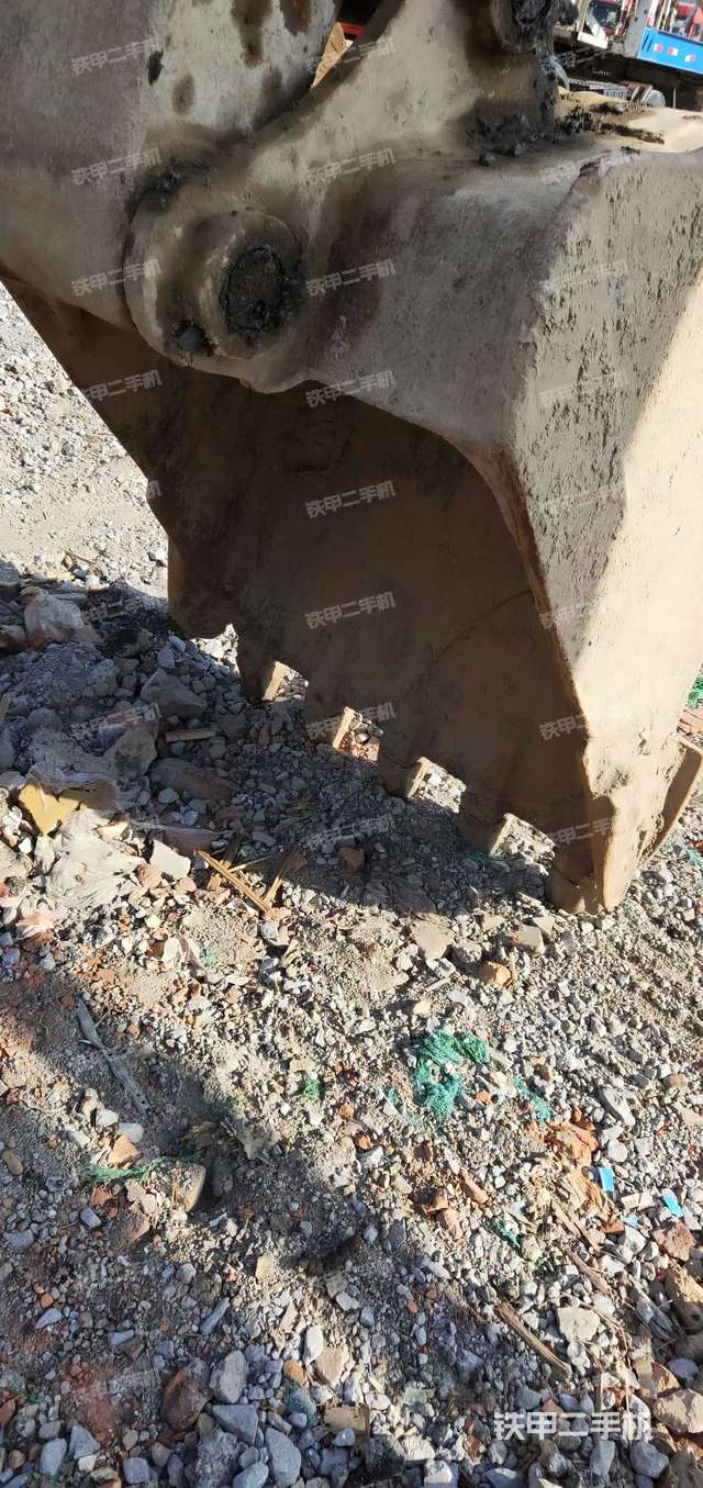 铲斗右后整体（工作和回转装置）