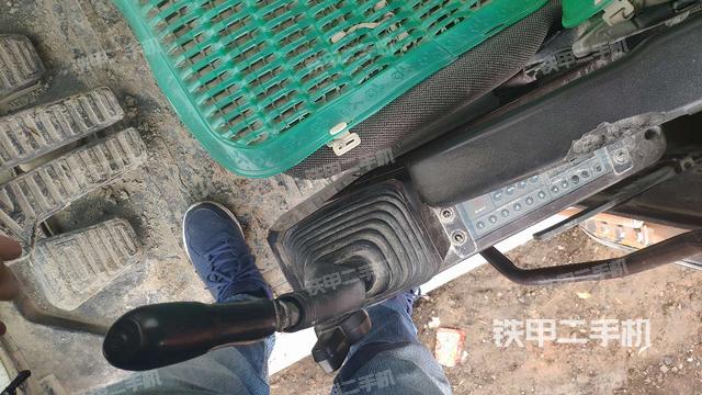 座椅左侧控制台/音响/含左手柄（驾驶室部分）