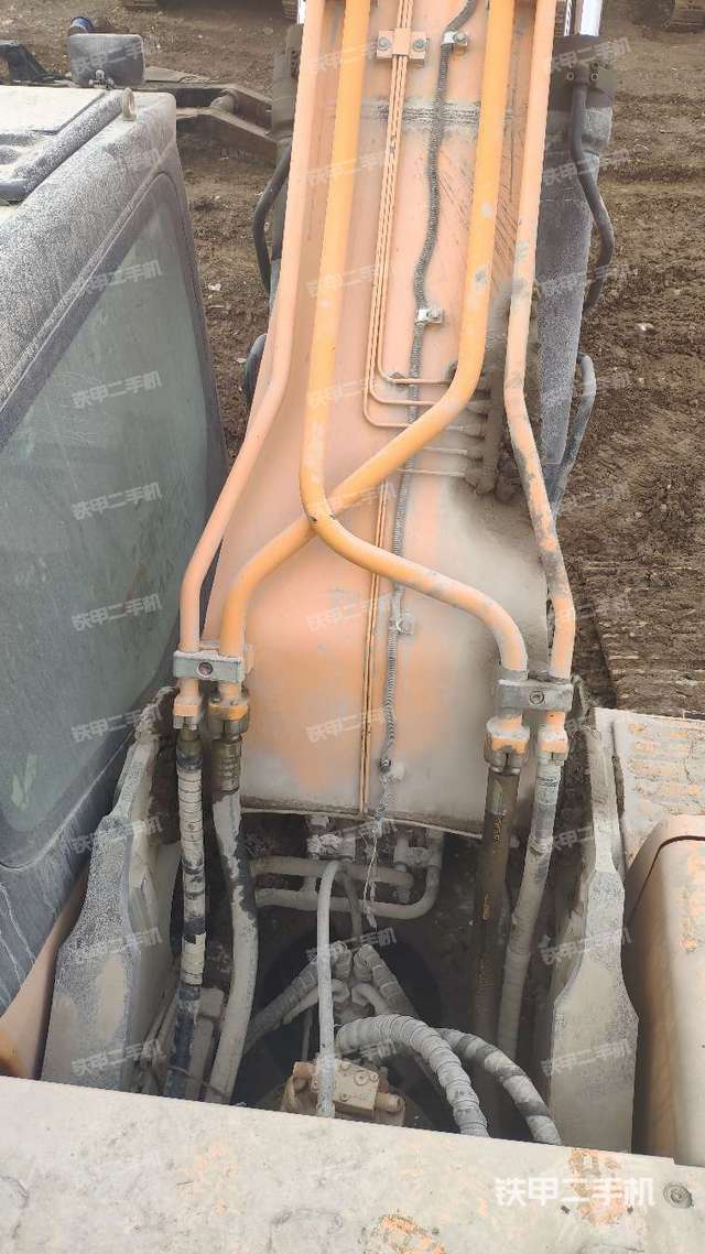 大臂背部俯视（工作和回转装置）