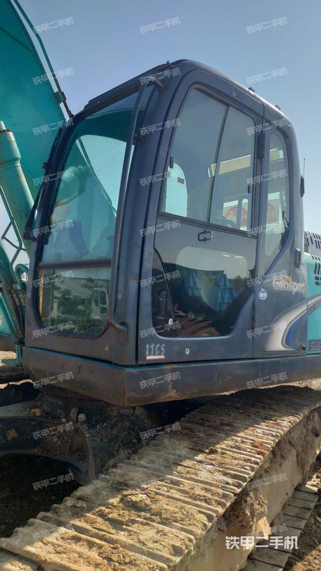 神钢sk260lc-8挖掘机