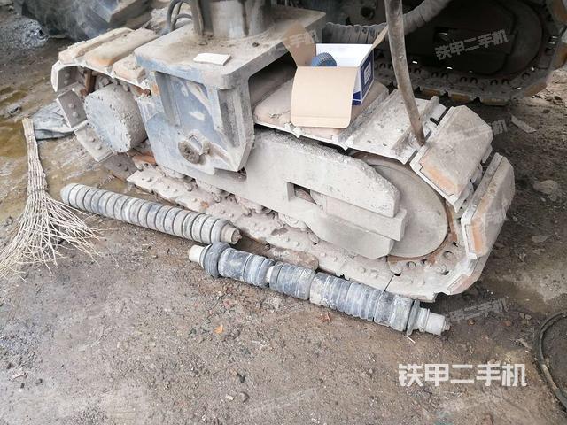 右引导轮/右前轮(行走机构) 右引导轮/右前轮(行走机构)