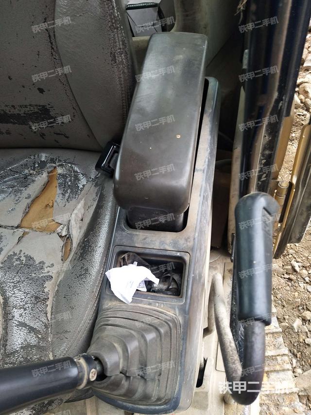 座椅左侧控制台/音响/含左手柄（驾驶室部分）