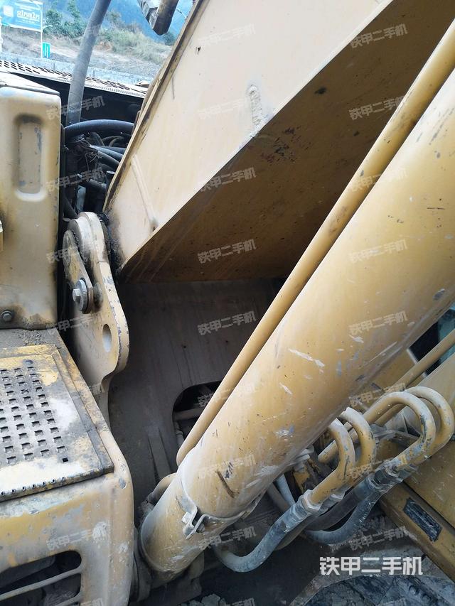 大臂背部俯视（工作和回转装置）