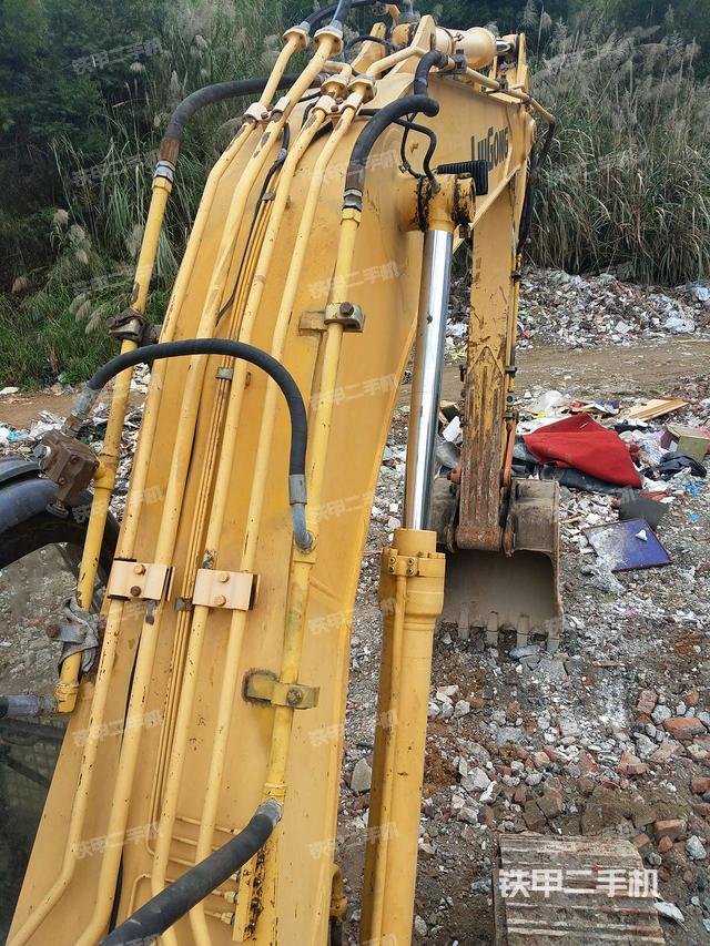 大臂背部俯视（工作和回转装置）