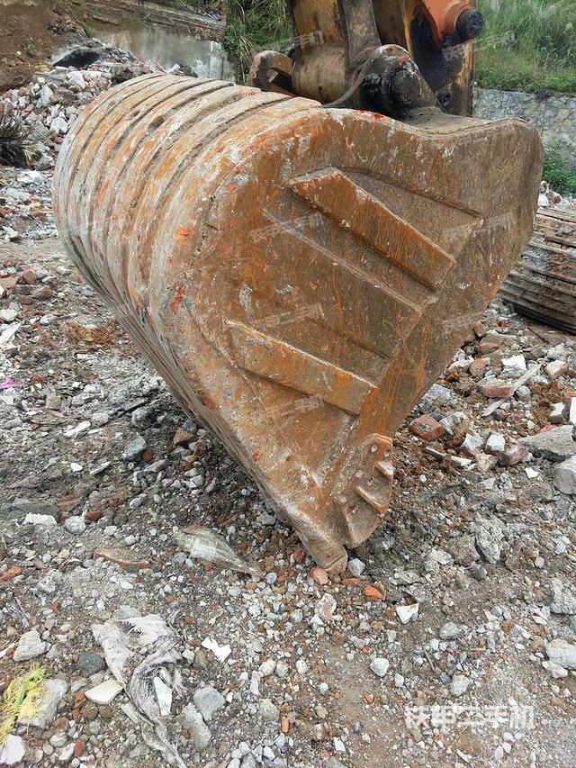 铲斗右后整体（工作和回转装置）