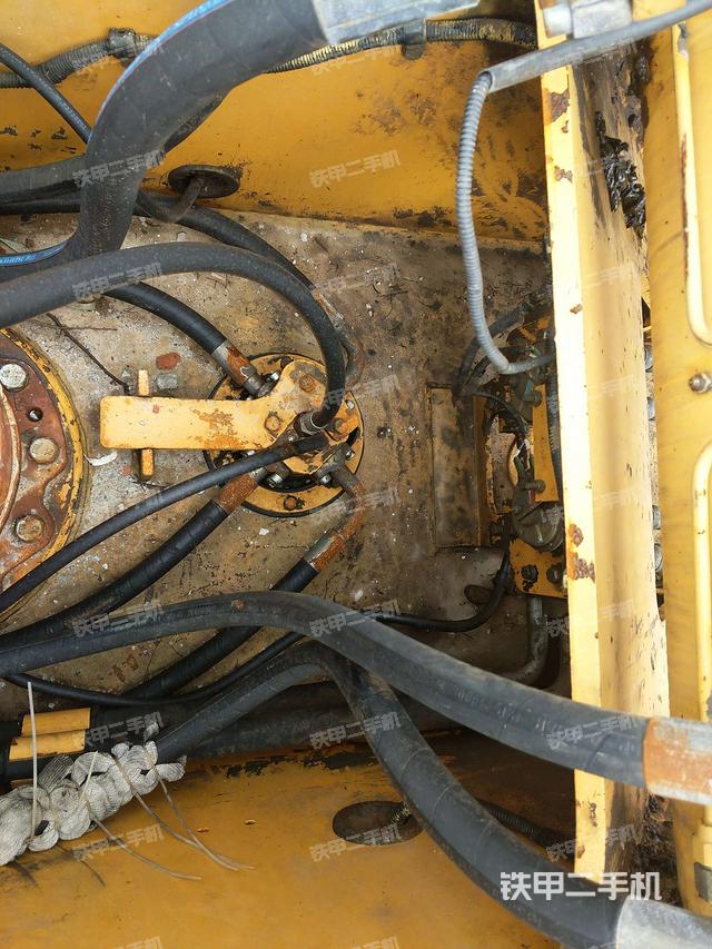 中央回转接头特写（上车部件）