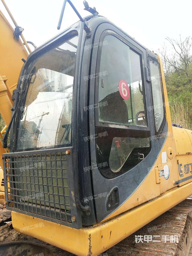 驾驶室左前45度（驾驶室部分）