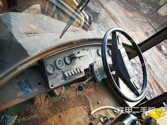 驾驶室内部（驾驶室部分）