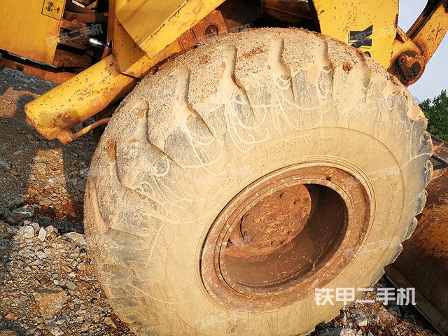 右前轮（行走机构）