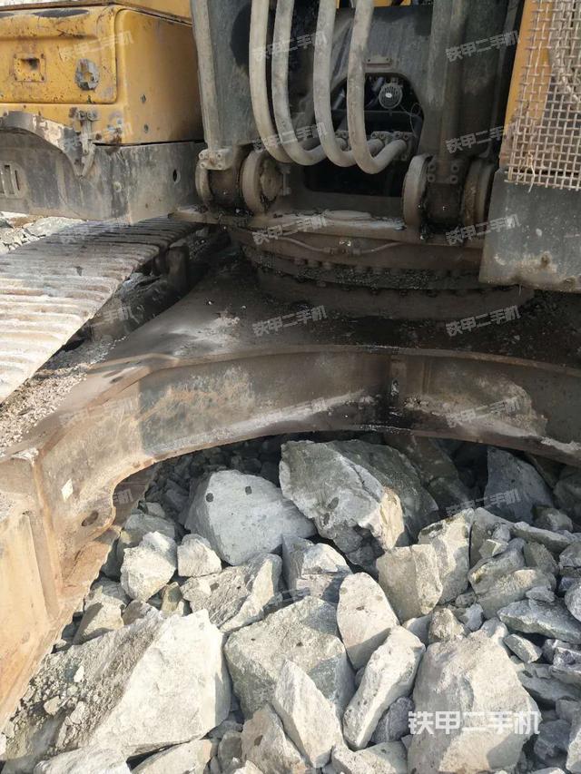 转盘和下车架正前（工作和回转装置）