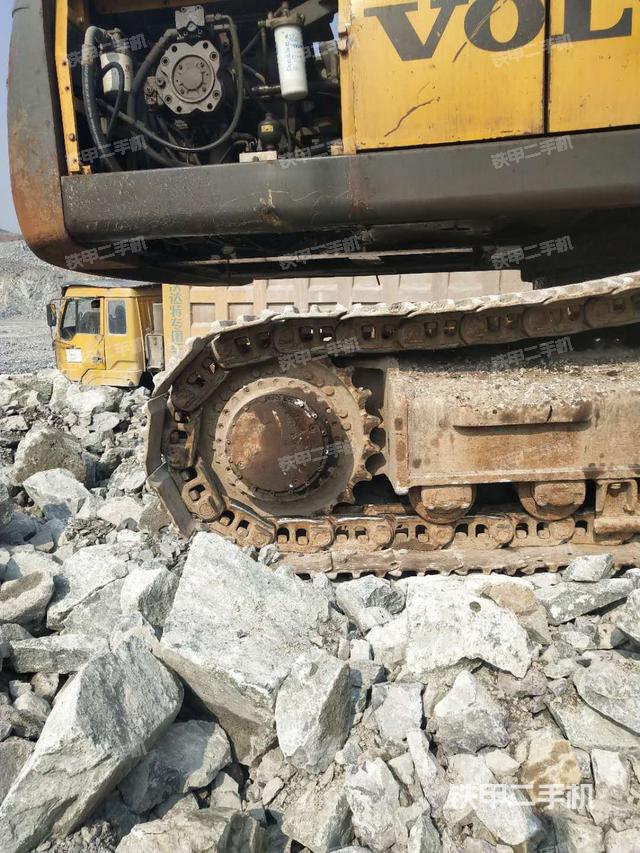 右驱动轮（行走机构）