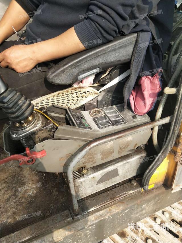 座椅左侧控制台/音响/含左手柄（驾驶室部分）