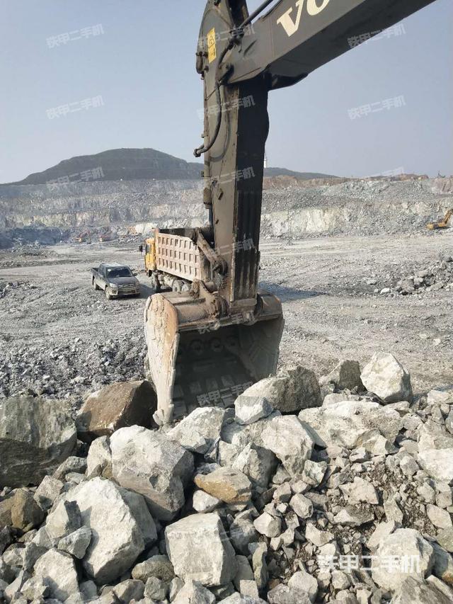 小臂整体左后（工作和回转装置）