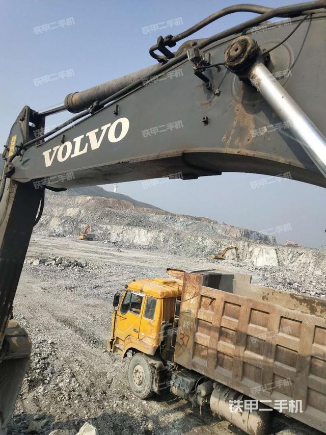 大臂整体 右侧（工作和回转装置）