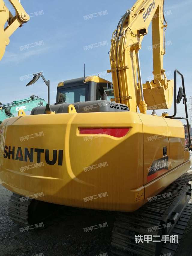 山推se1359挖掘机