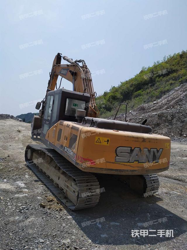 三一重工sy225c挖掘机