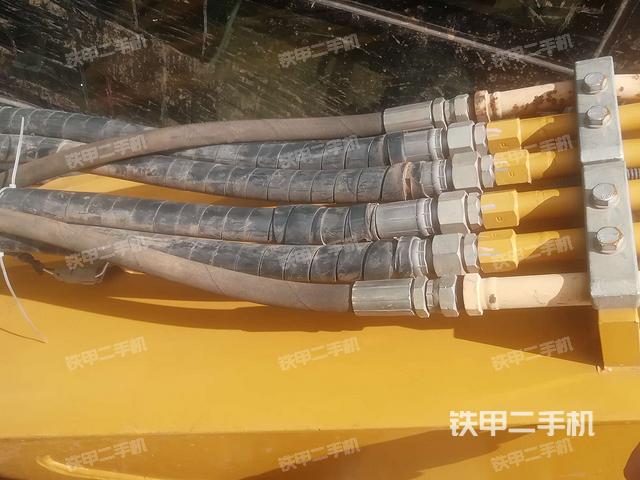 大臂背部俯视(工作和回转装置) 大臂背部俯视(工作和回转装置)