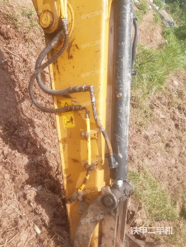 小臂整体左后(工作和回转装置) 小臂整体左后(工作和回转装置)