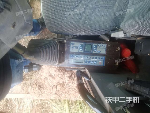 座椅左侧控制台/音响/含左手柄(驾驶室部分) 座椅左侧控制台/音响/含左手柄(驾驶室部分)