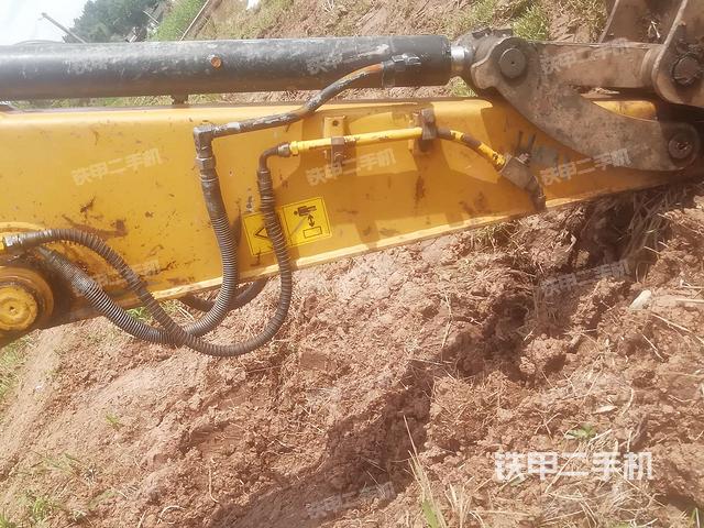 小臂整体右前(工作和回转装置) 小臂整体右前(工作和回转装置)