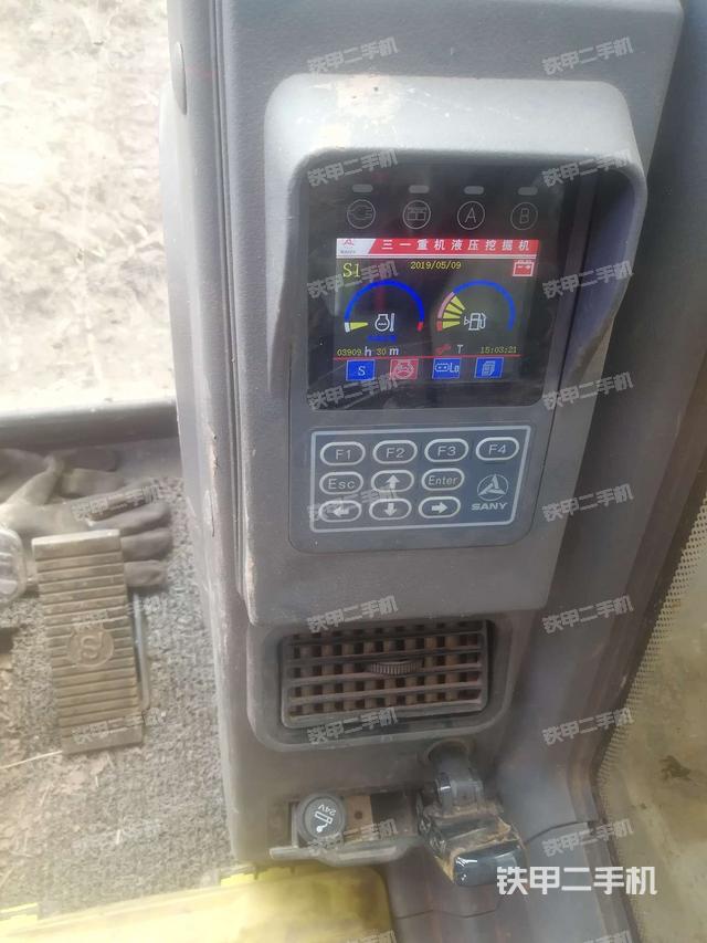 显示屏 (驾驶室部分) 显示屏 (驾驶室部分)