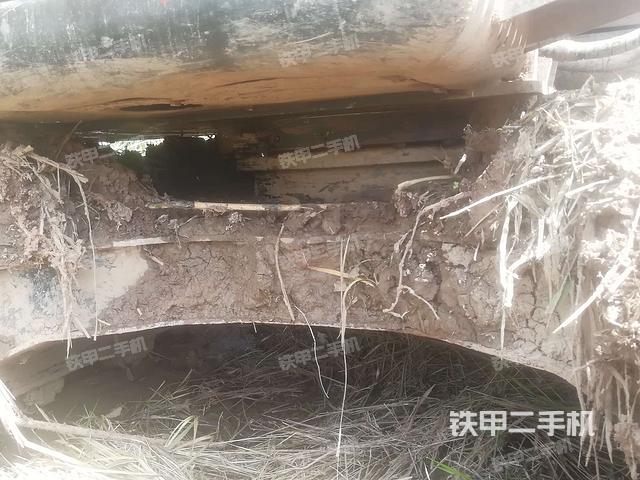 转盘和下车架正前(工作和回转装置) 转盘和下车架正前(工作和回转装置)