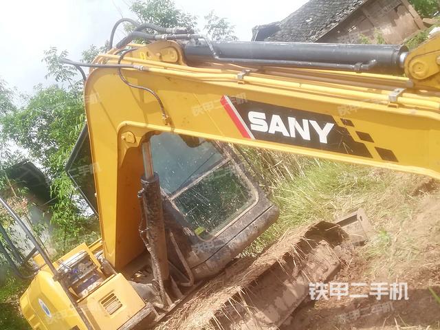 大臂整体 右侧(工作和回转装置) 大臂整体 右侧(工作和回转装置)