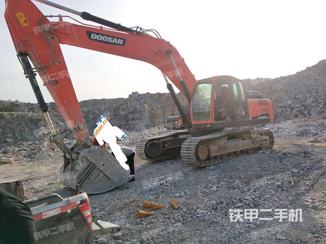 斗山DX300LC-9C挖掘机