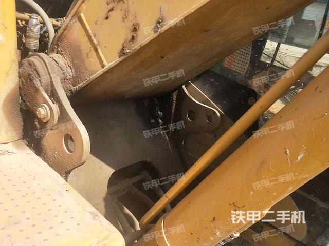 大臂根部 斜视(工作和回转装置) 大臂根部 斜视(工作和回转装置)