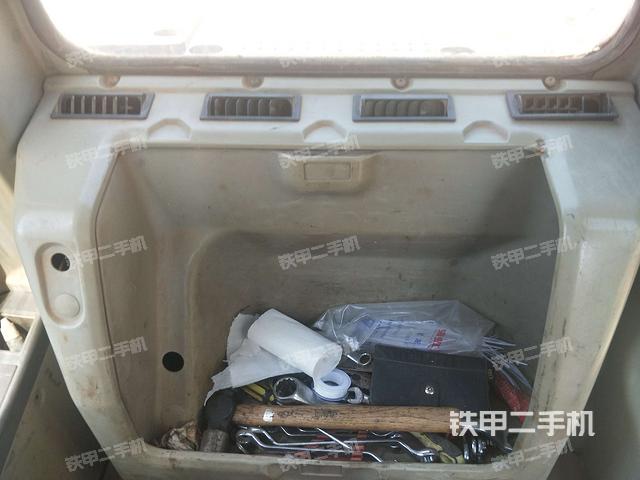 座椅后部(驾驶室部分) 座椅后部(驾驶室部分)