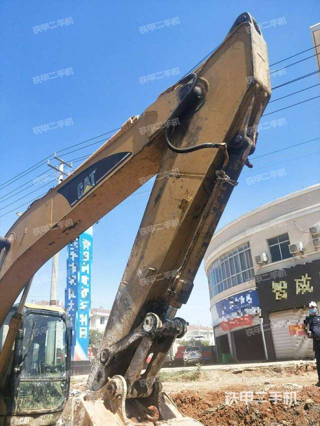 小臂整体右前(工作和回转装置) 小臂整体右前(工作和回转装置)