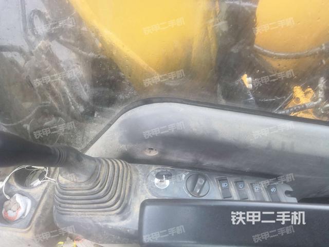 座椅右侧控制台/钥匙门/油门/含右手柄（驾驶室部分）