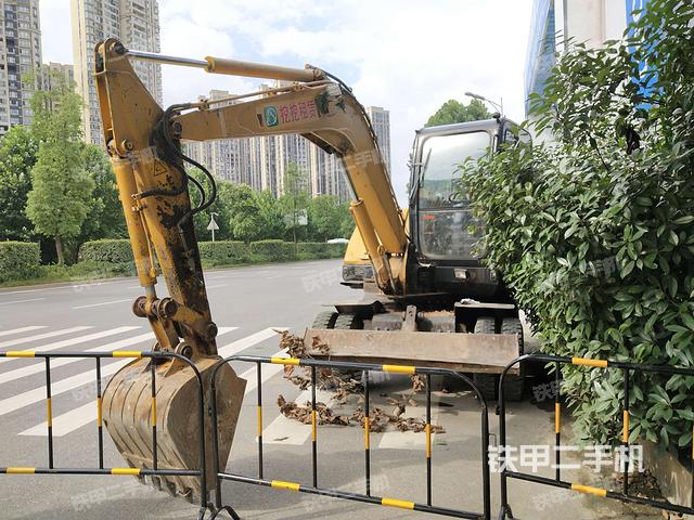 恒特重工HTL70挖掘机