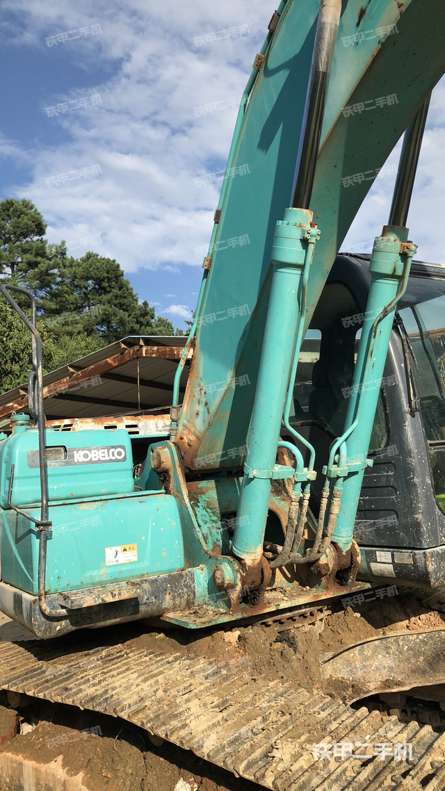 神钢sk200超8挖掘机