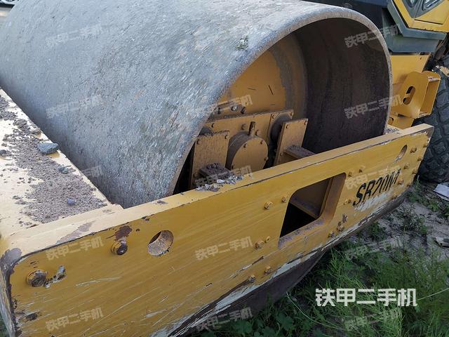 右引导轮/右前轮（行走机构）