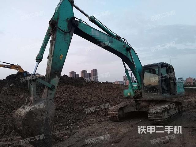 神钢SK200-8挖掘机