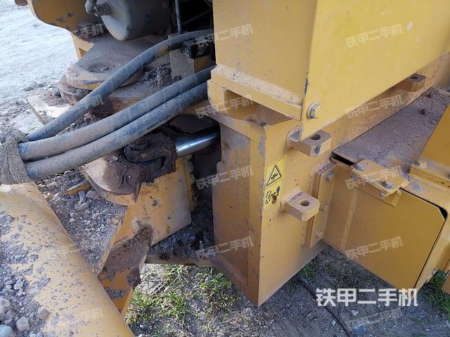 工作装置4（工作装置）