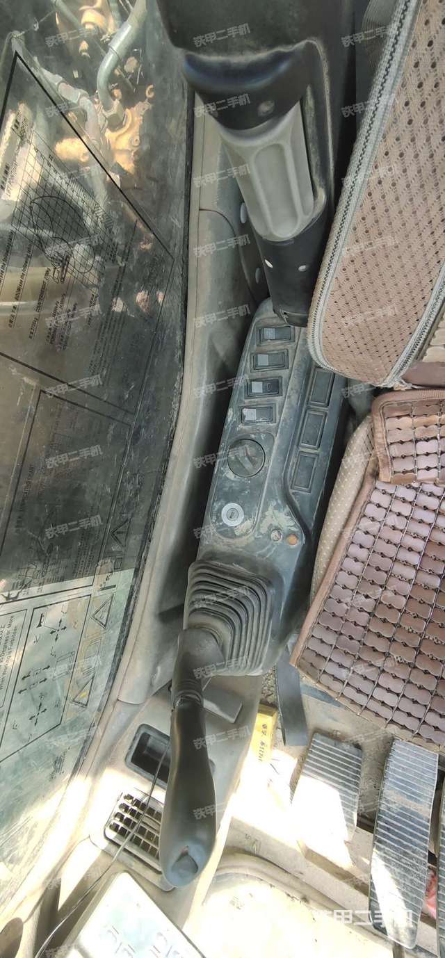 座椅右侧控制台/钥匙门/油门/含右手柄（驾驶室部分）