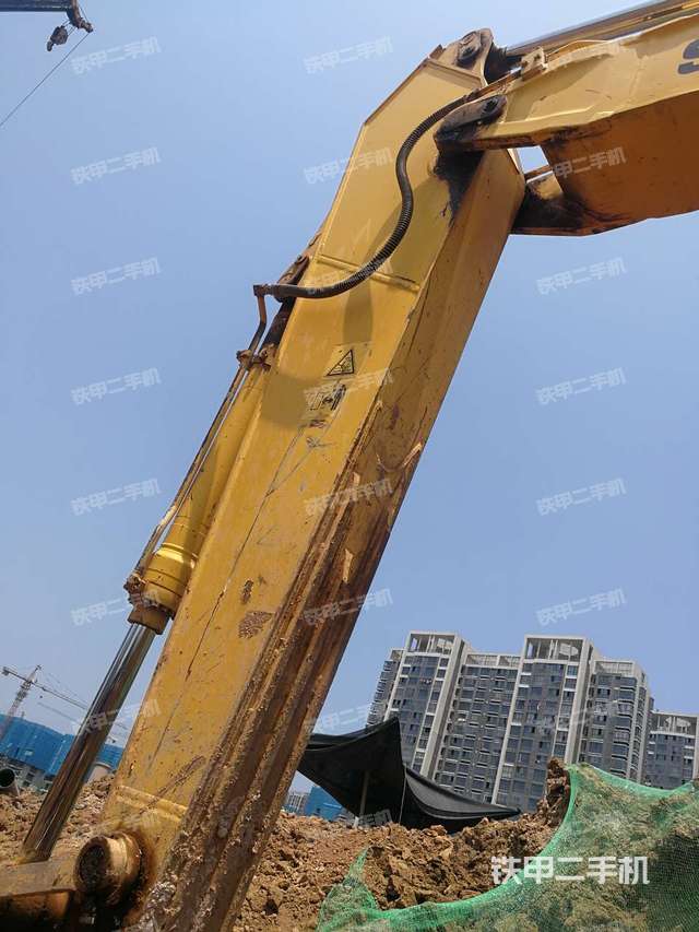 小臂整体左后(工作和回转装置) 小臂整体左后(工作和回转装置)