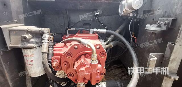 液压泵斜45 左（大件舱室）