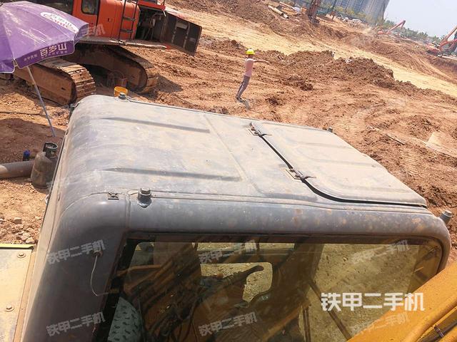 驾驶室顶部俯视(上车部件) 驾驶室顶部俯视(上车部件)