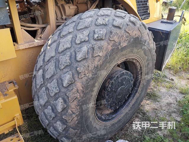 右驱动轮/右后轮（行走机构）