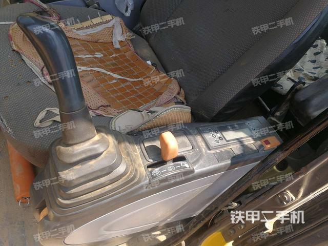 座椅左侧控制台/音响/含左手柄(驾驶室部分) 座椅左侧控制台/音响/含左手柄(驾驶室部分)