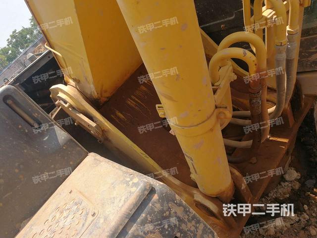 大臂根部 斜视(工作和回转装置) 大臂根部 斜视(工作和回转装置)