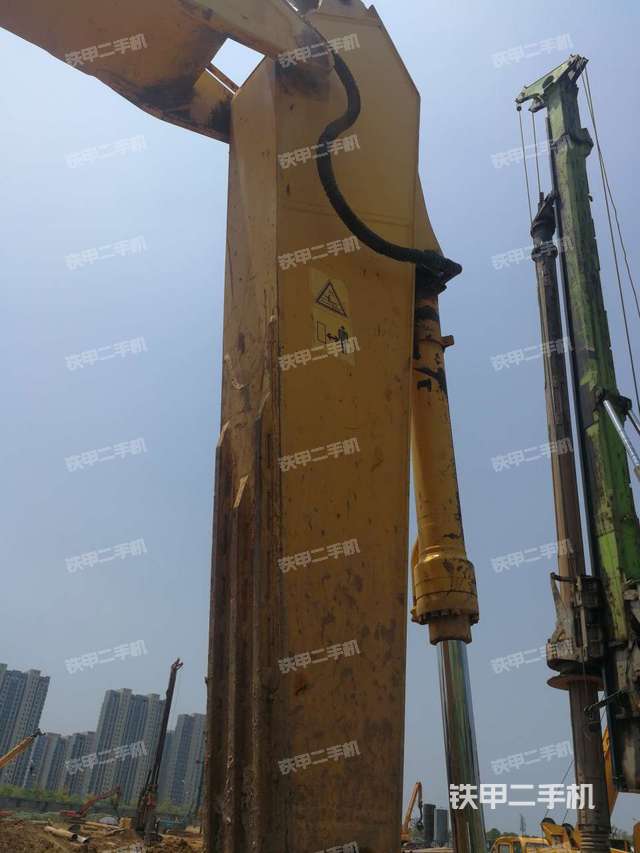 小臂整体右前(工作和回转装置) 小臂整体右前(工作和回转装置)